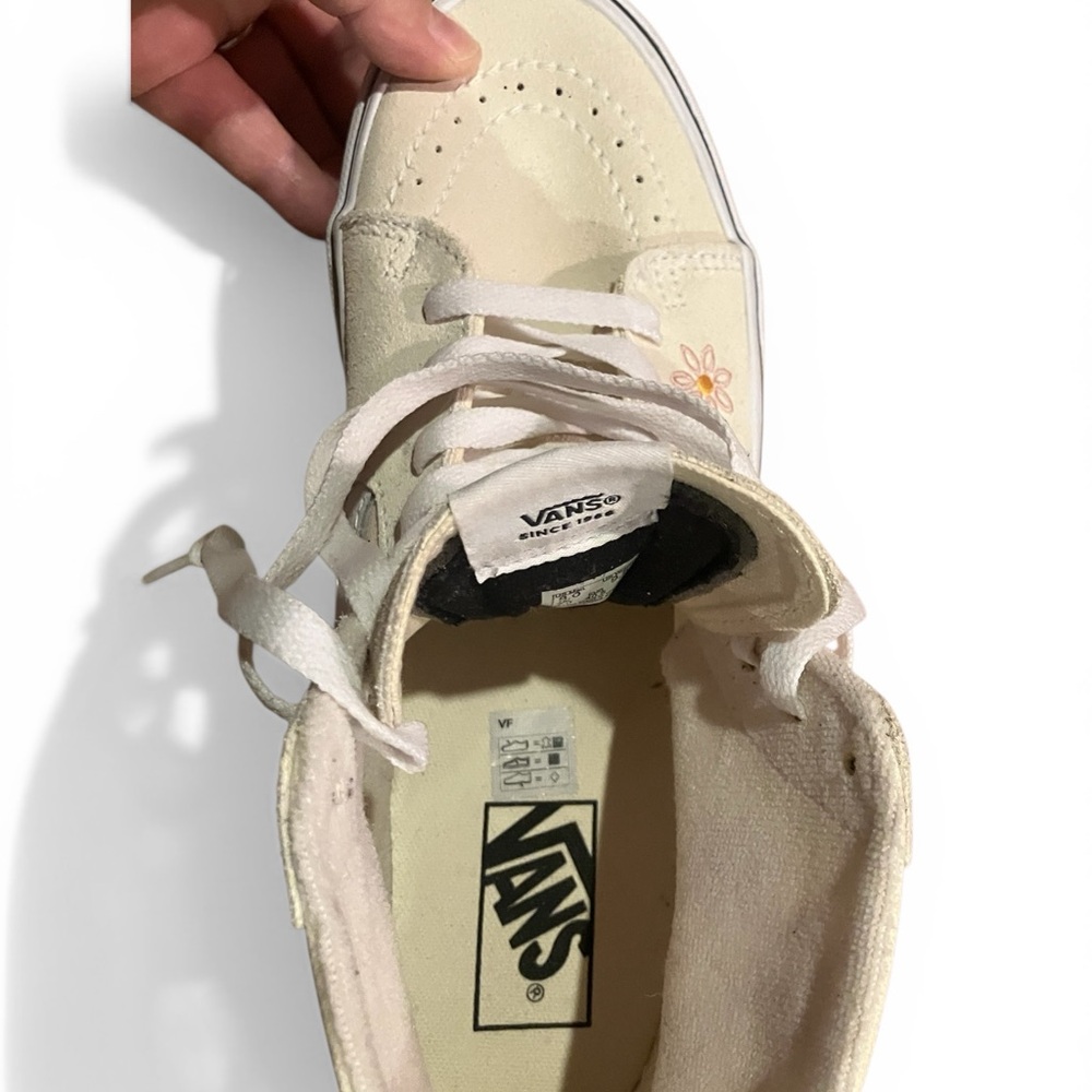 Vans Cream High-Top Sneakers with Floral and Heart Embroidery - Picture 7 of 14